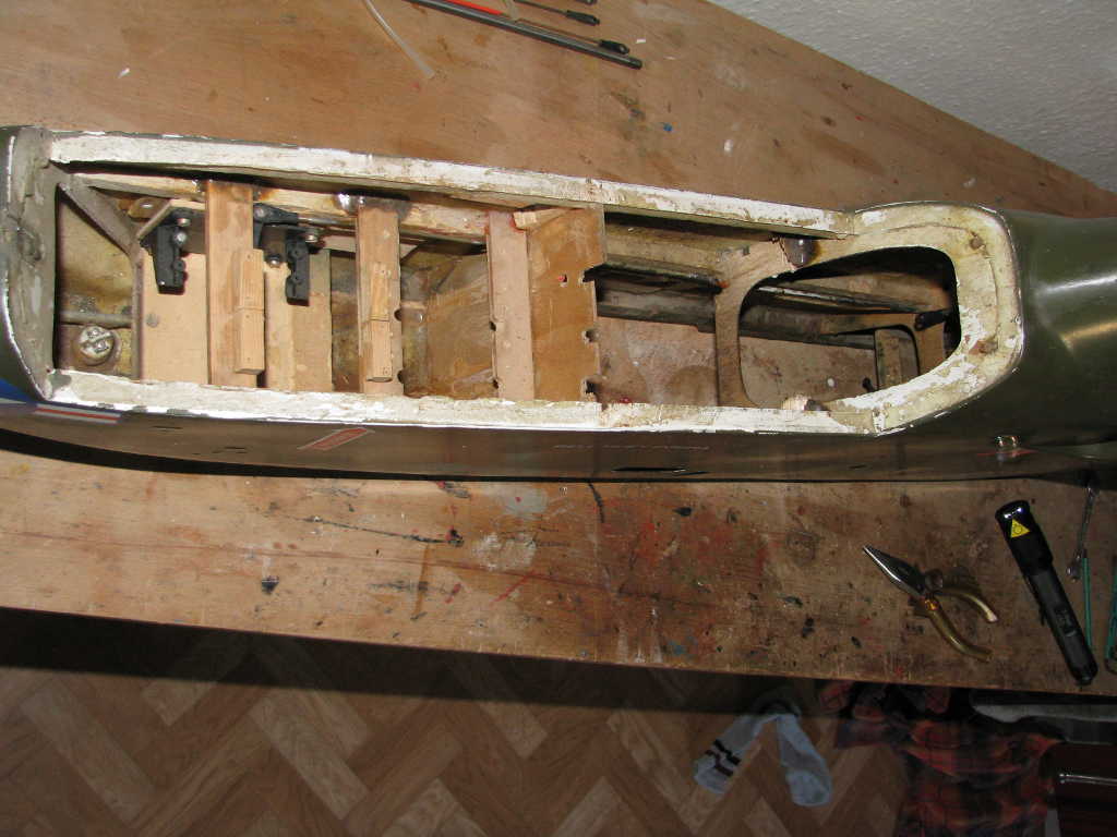 Elektrische Hegi Cobra - Vorderrumpf