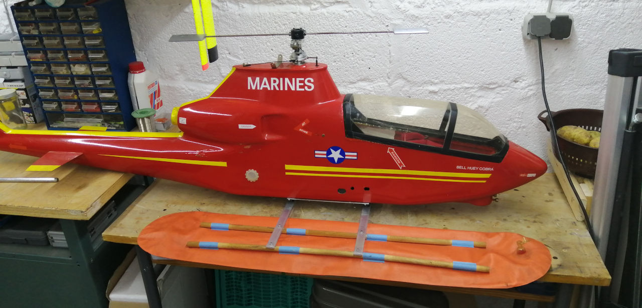 Elektrische Hegi-Cobra mit Schwimmern