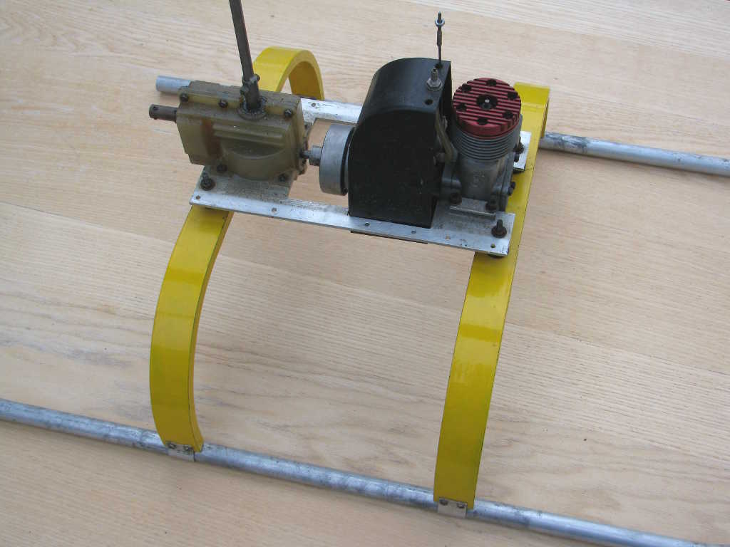 D-S 22 Chassis mit Antrieb und Kufengestell